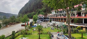 Hotel Pine Track