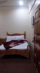 Pakistan Hotel & Restaurant