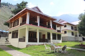 PinePark Lake Luxury Resort Naran