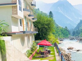 River Nights Hotel And Restaurant