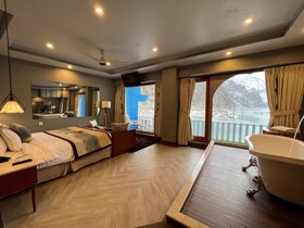 Luxus Hunza Attabad Lake Resort