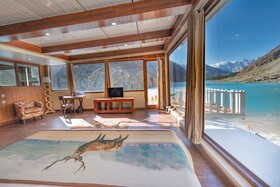 Luxus Hunza Attabad Lake Resort