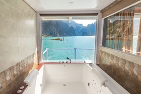 Luxus Hunza Attabad Lake Resort