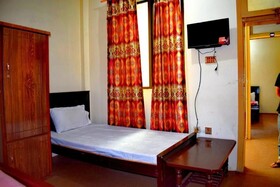 Yasin Holiday Hotel