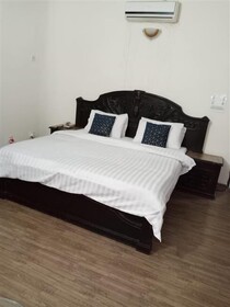 Premier Lodge