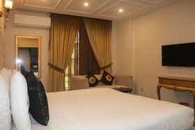 Three Trees Hotel