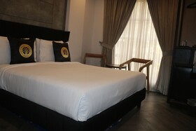 Three Trees Hotel