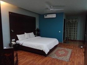 Hira Guest House & Banquet