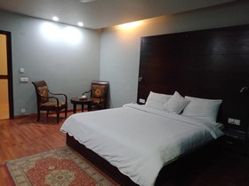 Hira Guest House & Banquet