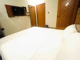Hotel Bed & Rest