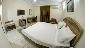 Hotel Crown Inn
