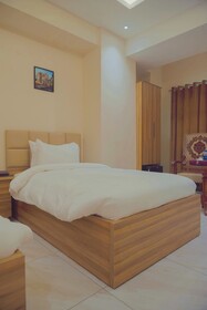 Hotel Pearl Inn