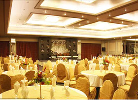 Regent Plaza Hotel & Convention Center