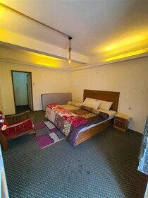 Mirza Hotel And Restaurant