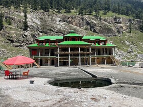 Lushy Resort