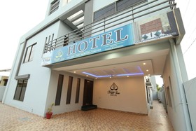 Cuzzy Inn Hotel