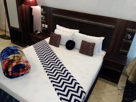 Hotel Royal Suites
