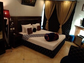 Hotel Royal Suites