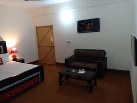 Orange Line Hotel