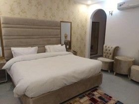 Shanze Hotel And Suites