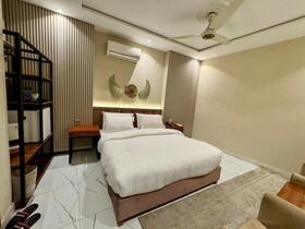 Shelton Boulevard Hotel Lahore