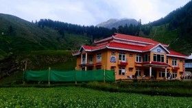 Hotel De Rose Wood Batakundi
