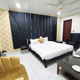 Hotel B R Lounge