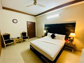 Hotel B R Lounge