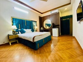 Hotel B R Lounge