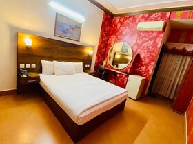 Hotel B R Lounge