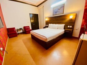 Hotel B R Lounge