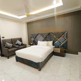 Hotel B R Lounge