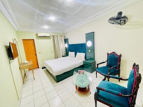Hotel New Mid City