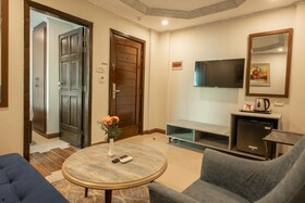 Cecil by Pearl Continental