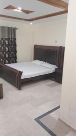 Comrade hotel