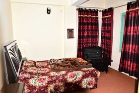 Kashmir Heights Hotel And Restaurant