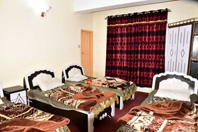 Kashmir Heights Hotel And Restaurant