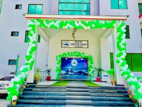 Hotel Silver Oaks