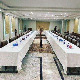 Hotel Silver Oaks