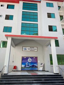 Hotel Silver Oaks