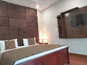 Canal View Hotel