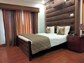 Canal View Hotel