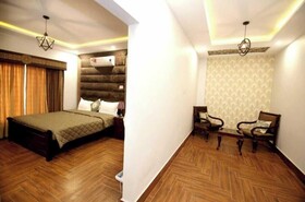 Canal View Hotel