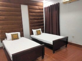 Canal View Hotel