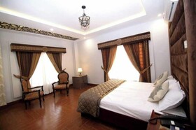 Canal View Hotel