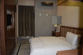 Pine View Hotel