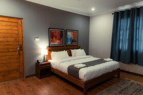 Dynasty Hotel