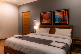Dynasty Hotel