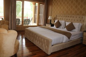 Kachura Inn Hotel