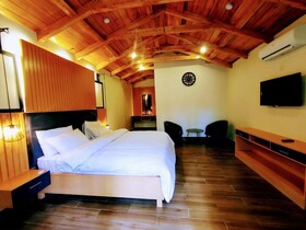 Maple Resorts